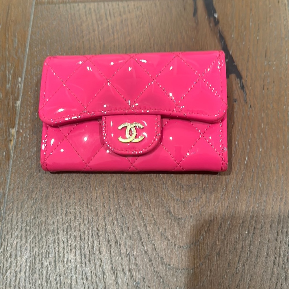 Chanel - pink Patent Quilted Flap Card Holder